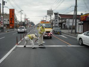 舗装の応急修繕状況写真