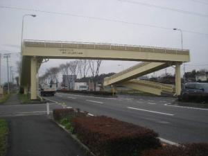 横断歩道橋（塗替え後）