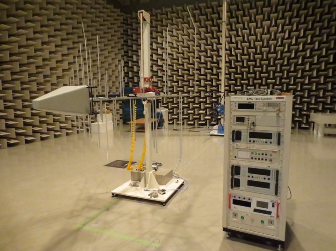 電磁波試験測定装置（EMS）