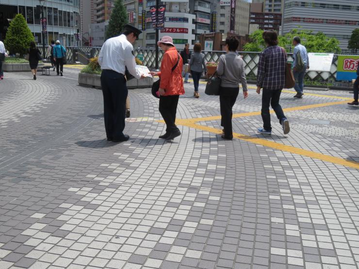 川口駅前振り込め詐欺撲滅キャンペーン風景2