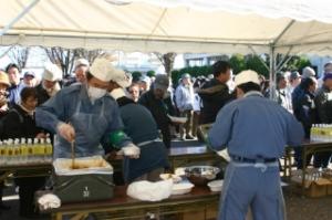 炊き出しのカレーライス