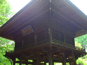 三芳町内の多福寺の山門