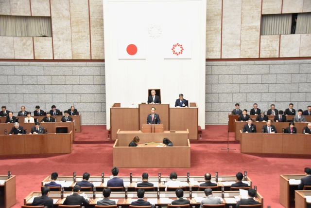 令和元年12月定例県議会で提案説明をする大野知事の写真