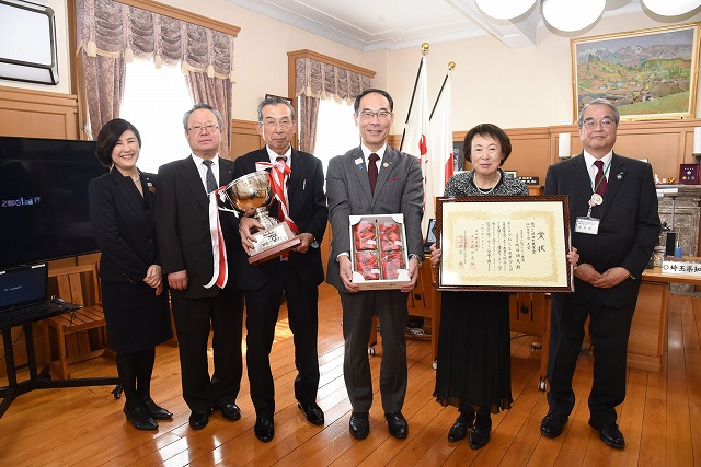 日本農業賞大賞受賞者の表敬訪問の写真