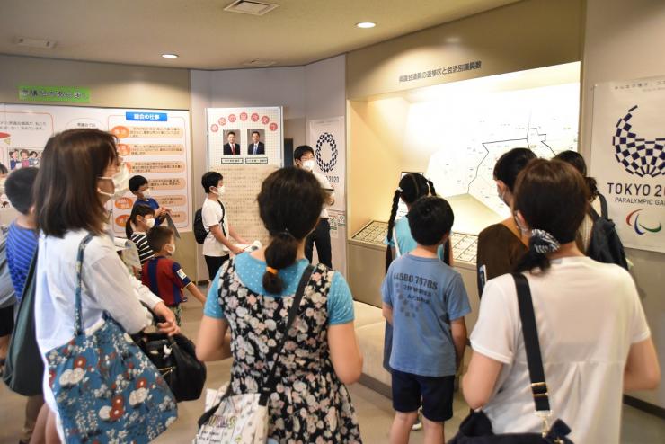 0807議事堂見学会（展示ホールにて）