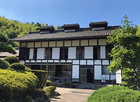 髙山社正面