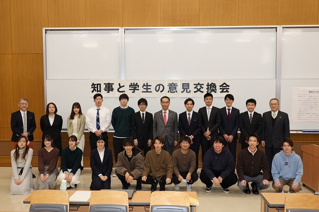 知事と埼玉大学学生の意見交換会の様子