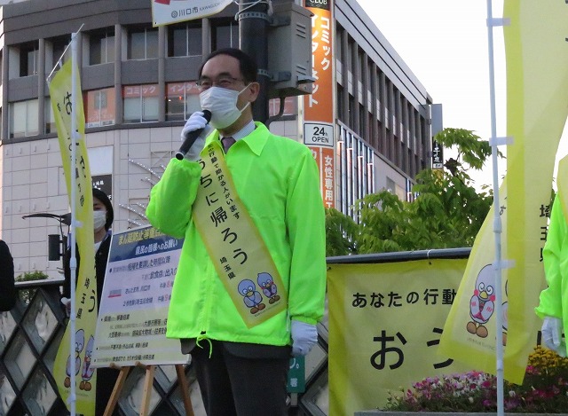 街頭活動時の知事挨拶の様子