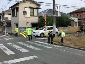 交差点での見守り活動