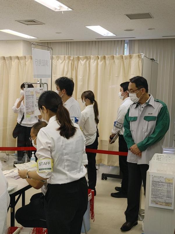 埼玉県東部ワクチン接種センター視察の様子2
