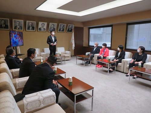 写真表敬訪問の様子