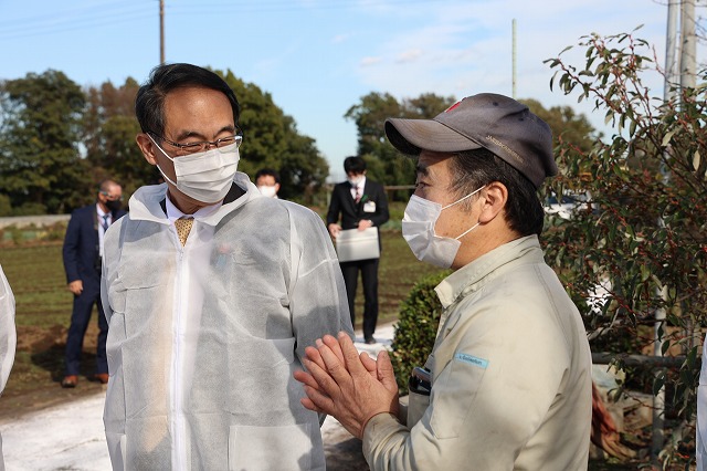 みさわぼくじょうを訪問している様子