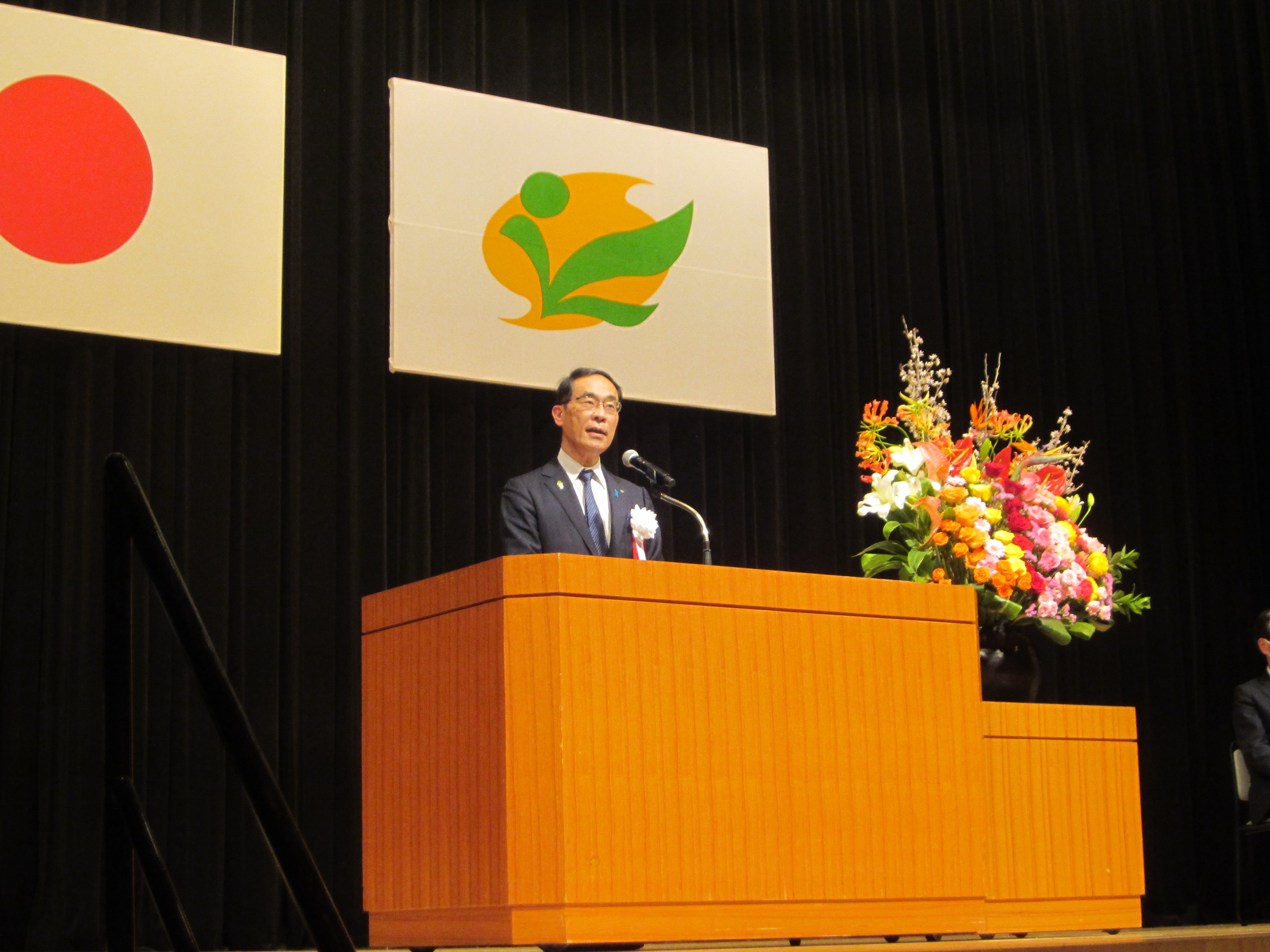 埼玉未来大学入学式で挨拶する知事