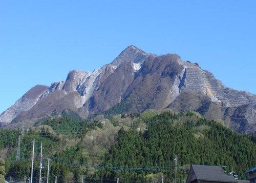 秩父地方にある武甲山の写真