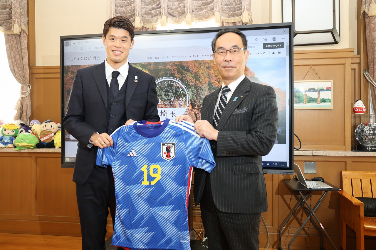 浦和レッズ所属FIFAワールドカップカタール2022日本代表 酒井宏樹選手表敬訪問