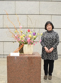 生花と作者の写真