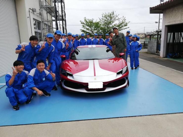 フェラーリ写真1枚目