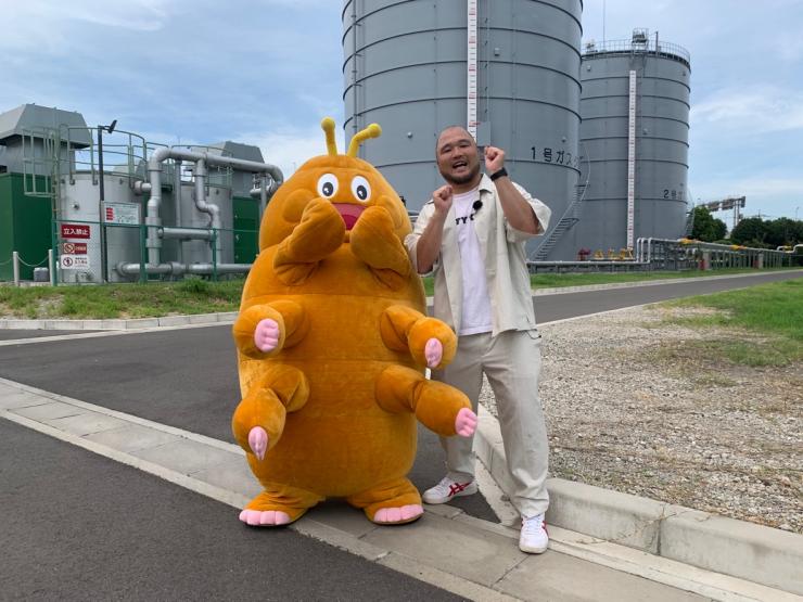 クマムシくんとクマムシの長谷川俊輔さん