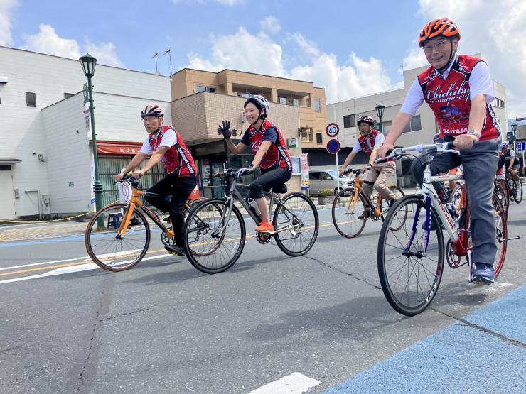 第71回秩父宮杯埼玉県自転車道路競走大会開会式の写真