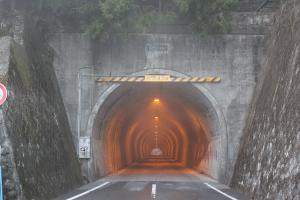 志賀坂トンネル全景