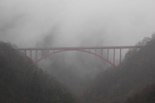 雁坂トンネルから見た豆焼橋