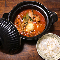 鯖缶とたっぷり野菜のトマト鍋