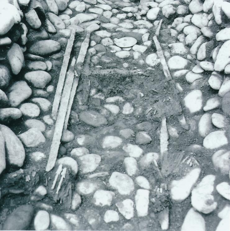発掘調査時の稲荷山古墳の礫郭の画像2