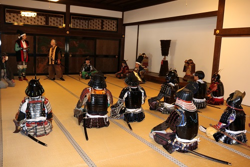 大広間での講義1