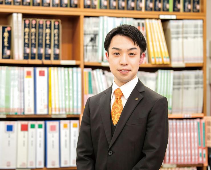 司書職員の顔写真