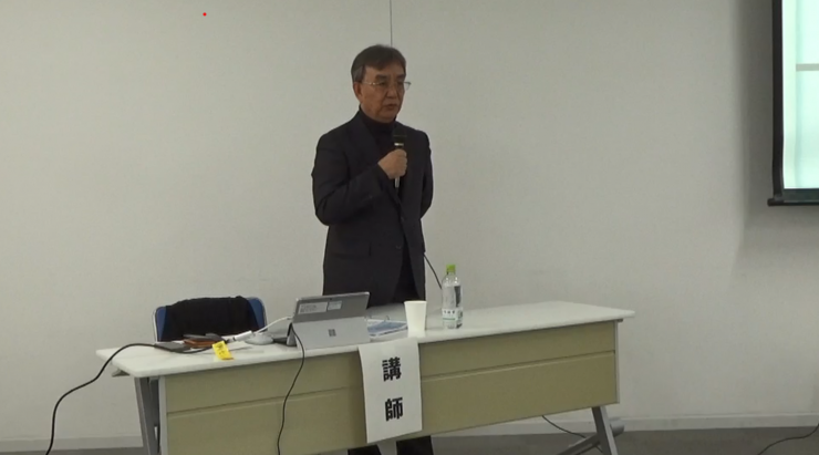 講師