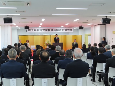 祝辞を述べる議長の写真