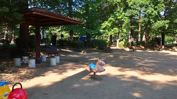 児童遊園地四阿