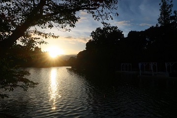 舟遊池の夕日