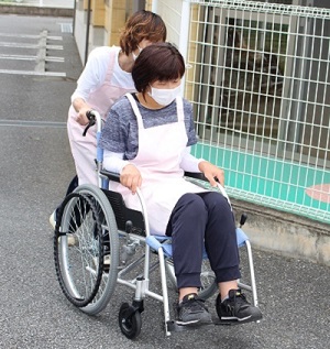 車椅子介助