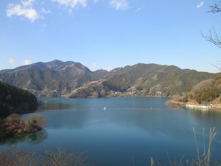 下久保ダム管理所からの神流湖の風景