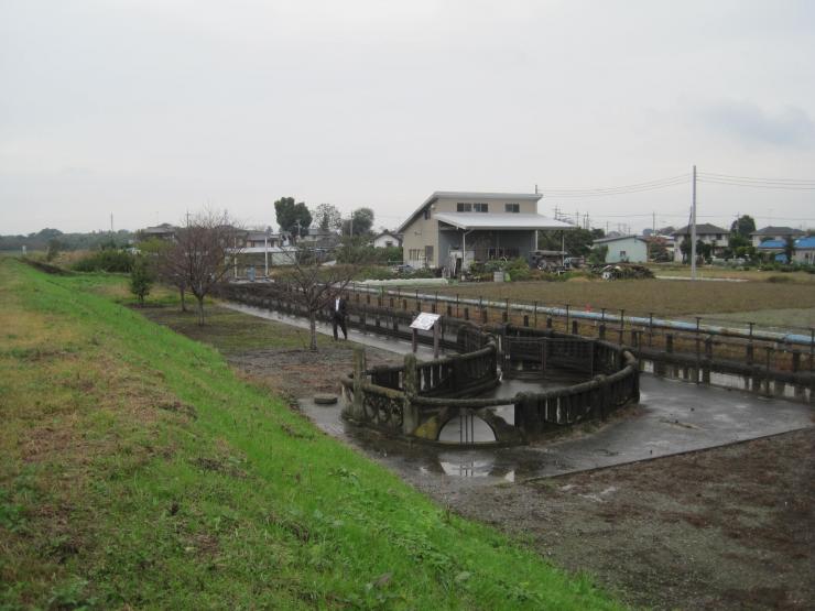 江南サイフォン跡付近にある農業用水路