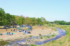 川のまるごと再生事業で整備したときがわ町川の広場の全景