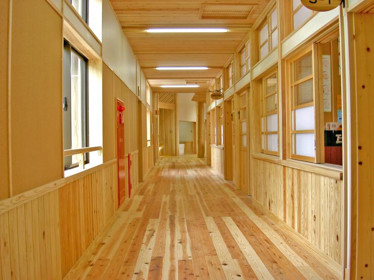 木造学校の廊下